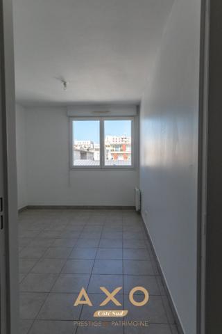 MARSEILLE  LA JOLIETTE  APPARTEMENT T4  91 M²  TERRASSE 100 M²  VUE PANORAMIQUE  BOX FERMÉ  470 000 