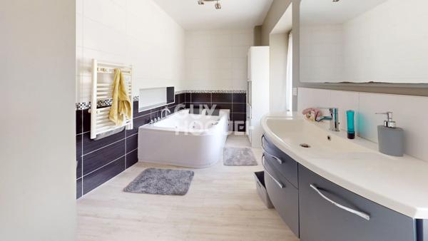 Maison Pugey 3 pièce(s) 90 m2