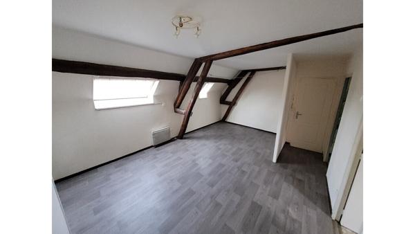 Immeuble locatif (4 apparts, parking privé, bon rendement locatif)