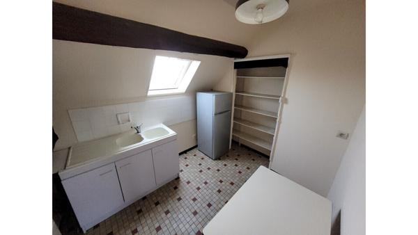 Immeuble locatif (4 apparts, parking privé, bon rendement locatif)