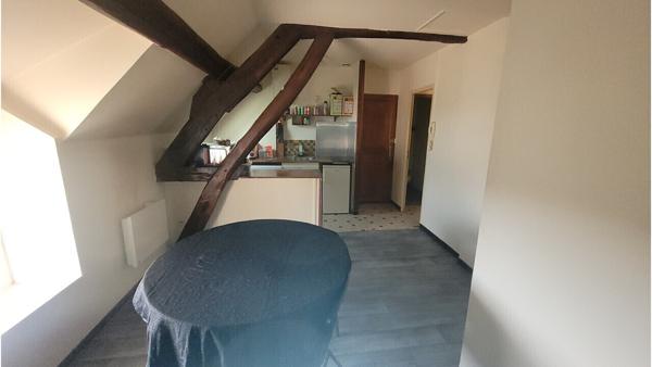 Immeuble locatif (4 apparts, parking privé, bon rendement locatif)