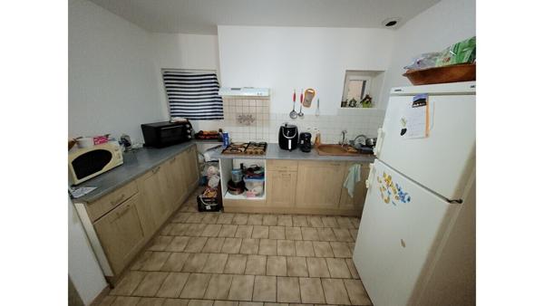 Immeuble locatif (4 apparts, parking privé, bon rendement locatif)