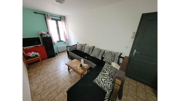 Immeuble locatif (4 apparts, parking privé, bon rendement locatif)