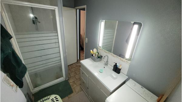 Immeuble locatif (4 apparts, parking privé, bon rendement locatif)