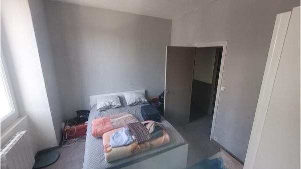 Immeuble locatif (4 apparts, parking privé, bon rendement locatif)