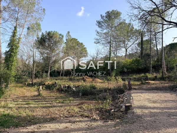 Terrain constructible de 2235m2 à TOURRETTES