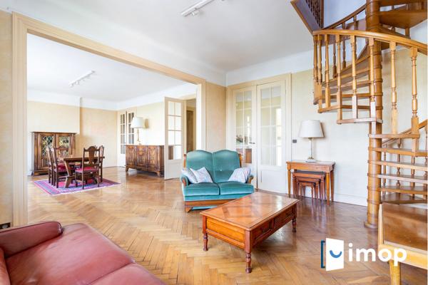 Grand appartement + 2 garages privatifs