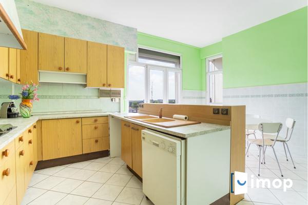 Grand appartement + 2 garages privatifs