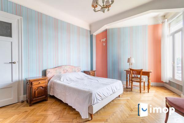 Grand appartement + 2 garages privatifs