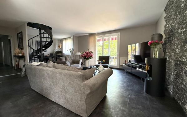 Maison à vendre    6 pièces •  Saint-Germain-lès-Corbeil