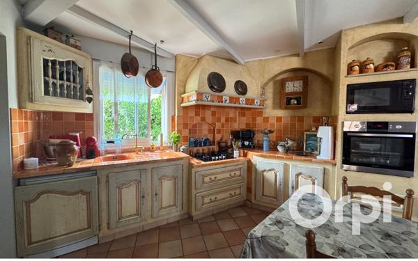 Maison à vendre    7 pièces •  Mouriès