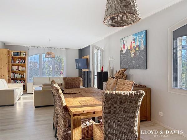 Meschers sur Gironde : Maison Contemporaine de 117 m² + garage, avec Piscine , sur 1000m² de terrain