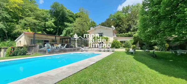 Magnifique maison en pierre sur un parc arboré d'1 hectare