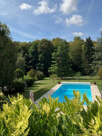 Magnifique maison en pierre sur un parc arboré d'1 hectare