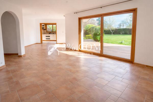 Maison
                                                                                                                                                                                                                                                                                                                        6 pièce(s)                                                                                                                                                                                                          5 chambre(s)                                                                                                                                                                                                          148  m²