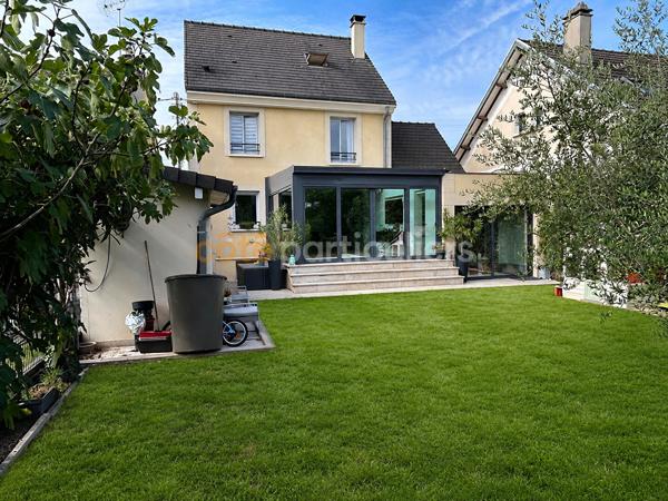 Vente
                Maison145 m² - 7 Pièces -
                    SAVIGNY SUR ORGE (91600)