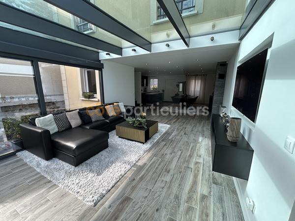 Vente
                Maison145 m² - 7 Pièces -
                    SAVIGNY SUR ORGE (91600)
