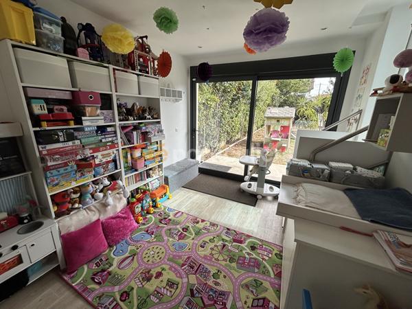 Vente
                Maison145 m² - 7 Pièces -
                    SAVIGNY SUR ORGE (91600)