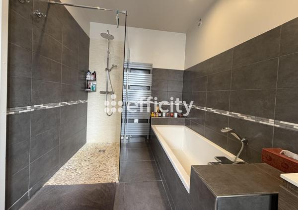 Maison
         6 pièces
        - 138 m² Bien prestige 1 156 000 € *