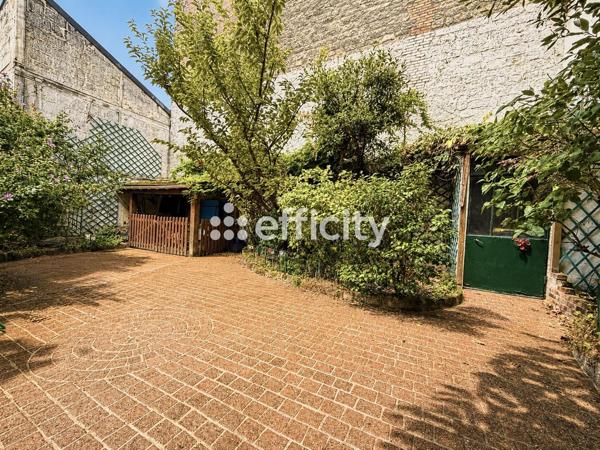 Maison
         6 pièces
        - 138 m² Bien prestige 1 156 000 € *