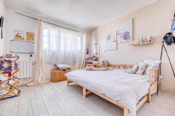 Christophe Michaudelle – EXCLUSIVITE CAPIFRANCE - vous propose à MEAUX proche de toutes commodités à pied : maison - 6 pièces - 121 m² - 4 chambres (dont 2 au RDC et 1 suite parentale) - 2 pièces d'ea