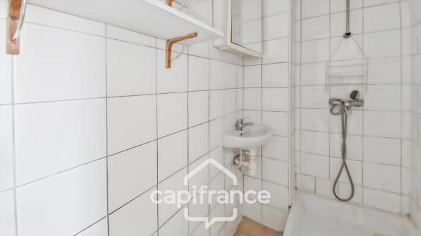 A vendre Montreuil -Studio 12m2-2ème et dernier étage-5 mn à pied métro L9 Croix de Chavaux - 12 mn RER A Vincennes