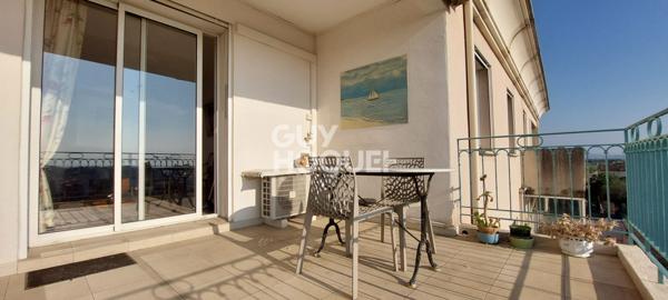 Carpentras, Appartement de 87 m² - Dernier étage avec ascenseur - Terrasse - Stationnement privatif