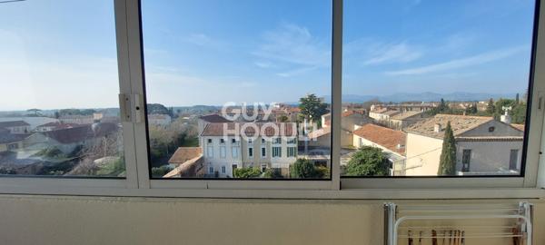 Carpentras, Appartement de 87 m² - Dernier étage avec ascenseur - Terrasse - Stationnement privatif