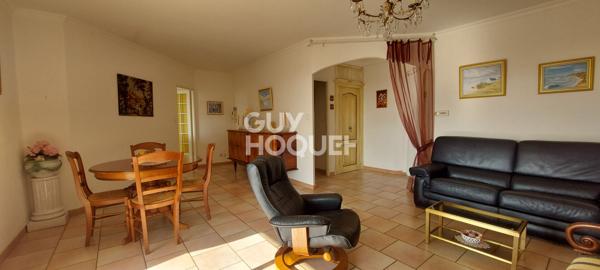 Carpentras, Appartement de 87 m² - Dernier étage avec ascenseur - Terrasse - Stationnement privatif