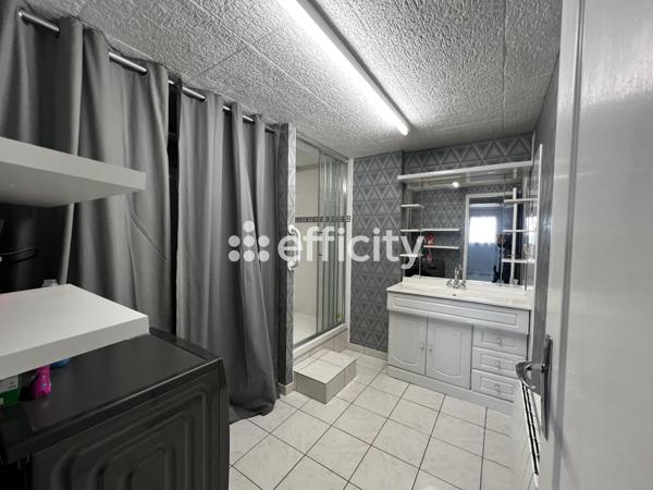 Maison
         8 pièces
        - 202 m² 279 000 €*