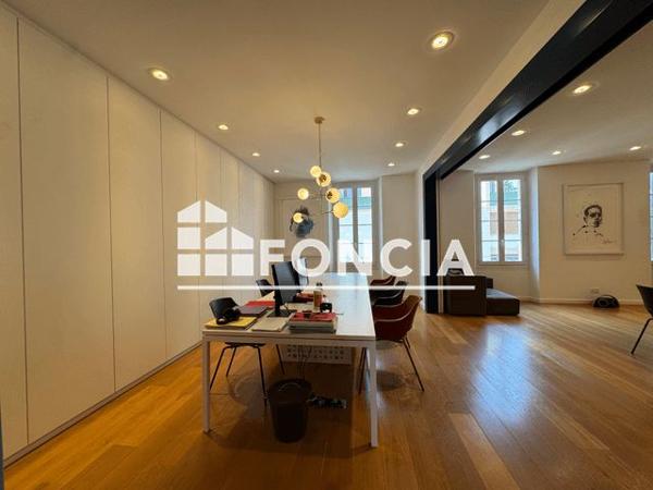 À vendre Local commercial 97.34 m² - Hyères 83400