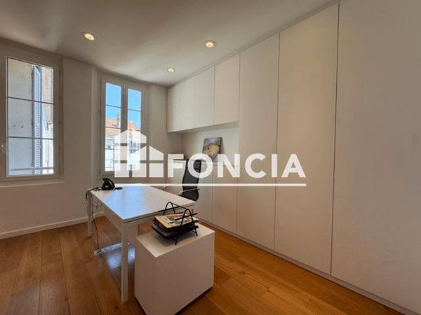 À vendre Local commercial 97.34 m² - Hyères 83400