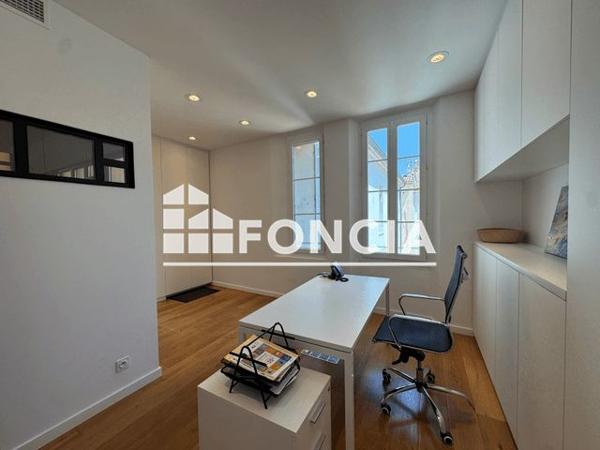 À vendre Local commercial 97.34 m² - Hyères 83400