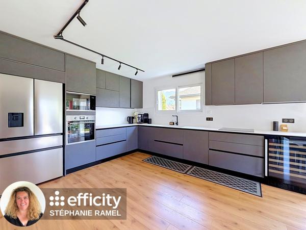 Maison
         6 pièces
        - 170 m² 505 000 € *