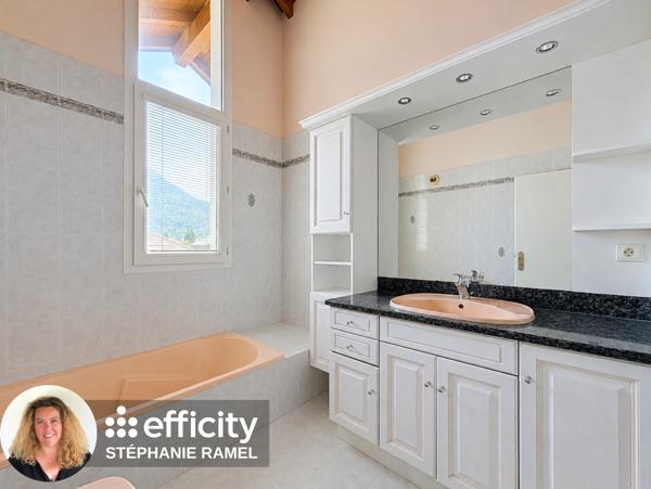 Maison
         6 pièces
        - 170 m² 505 000 € *
