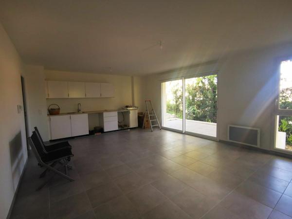 Appartement à louer    3 pièces •  Villeneuve-lès-Avignon