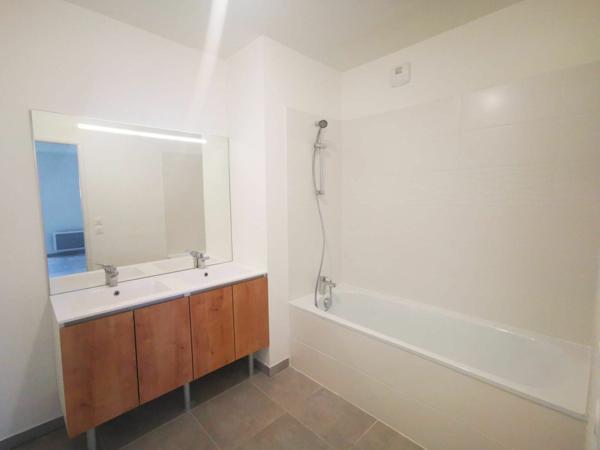 Appartement à louer    3 pièces •  Villeneuve-lès-Avignon