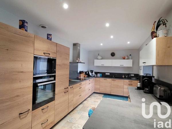 Maison traditionnelle 5 pièces de 155 m² à Scorbé-Clairvaux (86140)