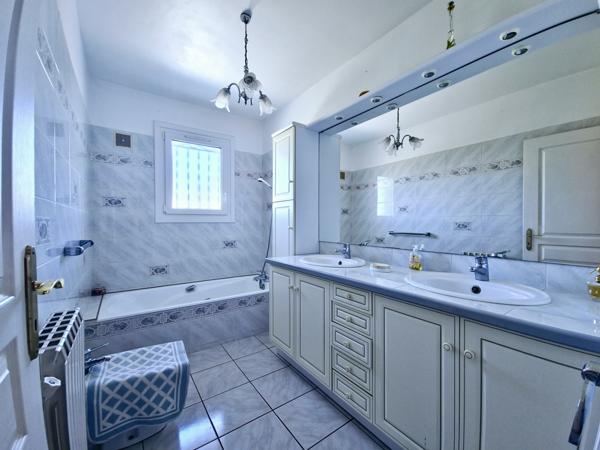 Laloubère (65310) Maison 170 m2 -5 chambres-