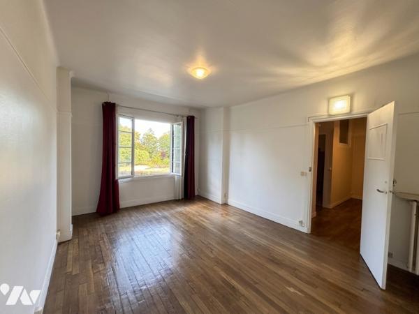 SAINT-CLOUD CENTRE - T1 39m², belle résidence 1930, RDC surélevé sans vis à vis, parquet
