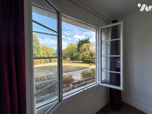 SAINT-CLOUD CENTRE - T1 39m², belle résidence 1930, RDC surélevé sans vis à vis, parquet