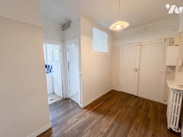 SAINT-CLOUD CENTRE - T1 39m², belle résidence 1930, RDC surélevé sans vis à vis, parquet