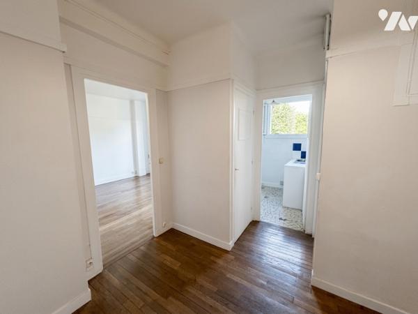 SAINT-CLOUD CENTRE - T1 39m², belle résidence 1930, RDC surélevé sans vis à vis, parquet