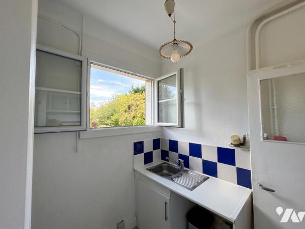 SAINT-CLOUD CENTRE - T1 39m², belle résidence 1930, RDC surélevé sans vis à vis, parquet
