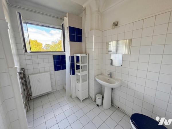SAINT-CLOUD CENTRE - T1 39m², belle résidence 1930, RDC surélevé sans vis à vis, parquet