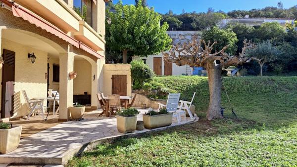 Marseille (13012) Entre les 3 lucs et la Valentine, Bas de villa de 147m2 avec jardin privatif de 660 m2