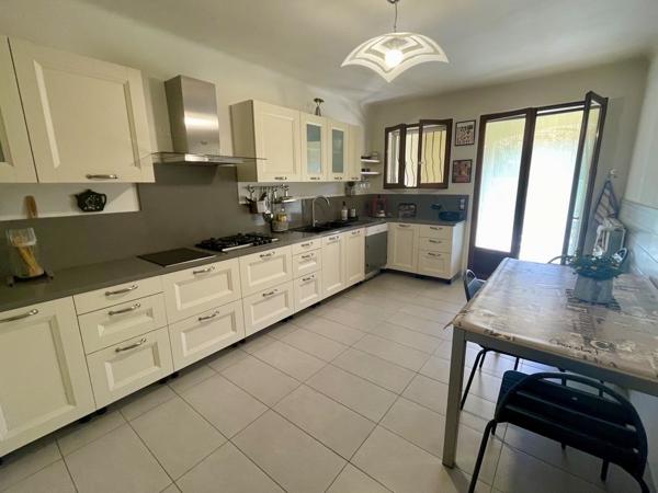 Marseille (13012) Entre les 3 lucs et la Valentine, Bas de villa de 147m2 avec jardin privatif de 660 m2