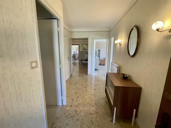 Marseille (13012) Entre les 3 lucs et la Valentine, Bas de villa de 147m2 avec jardin privatif de 660 m2