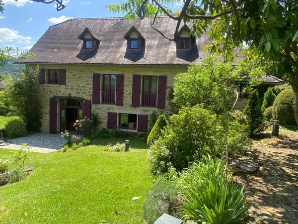 Calme, espace, lumière, proximité de Figeac et future voie verte.