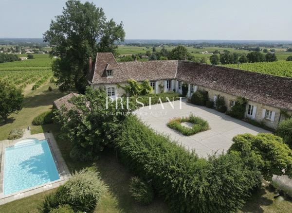 Superbe chartreuse de caractère bénéficiant d’une position dominante exceptionnelle au cur de 1,3 hectare de terrain  Proche Bergerac, BERGERAC